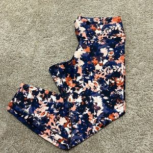 Old Navy XXL Floral leggings. Like new.